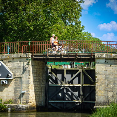 La véloroute de Nevers au pont canal du Guétin