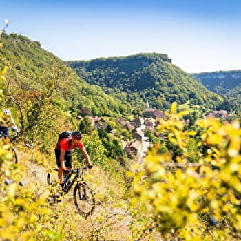 Le Tour du Premier Plateau, entre lacs et vignoble - VOITEUR