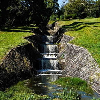 Les jardins des déversoirs du Lac du Bourdon - SAINT-FARGEAU