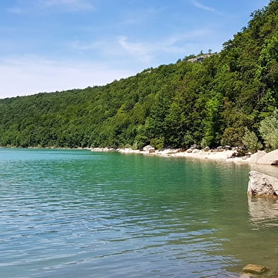 Tour du lac de Chalain par les berges