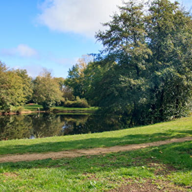 Centre historique et étangs de Charny