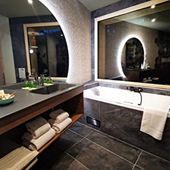 Hôtel-Restaurant Le Bois Dormant - CHAMPAGNOLE