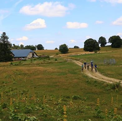 Parcours VTTAE 14 rouge - Retord - les balcons du Mont Blanc - Espace FFC Ain Forestière
