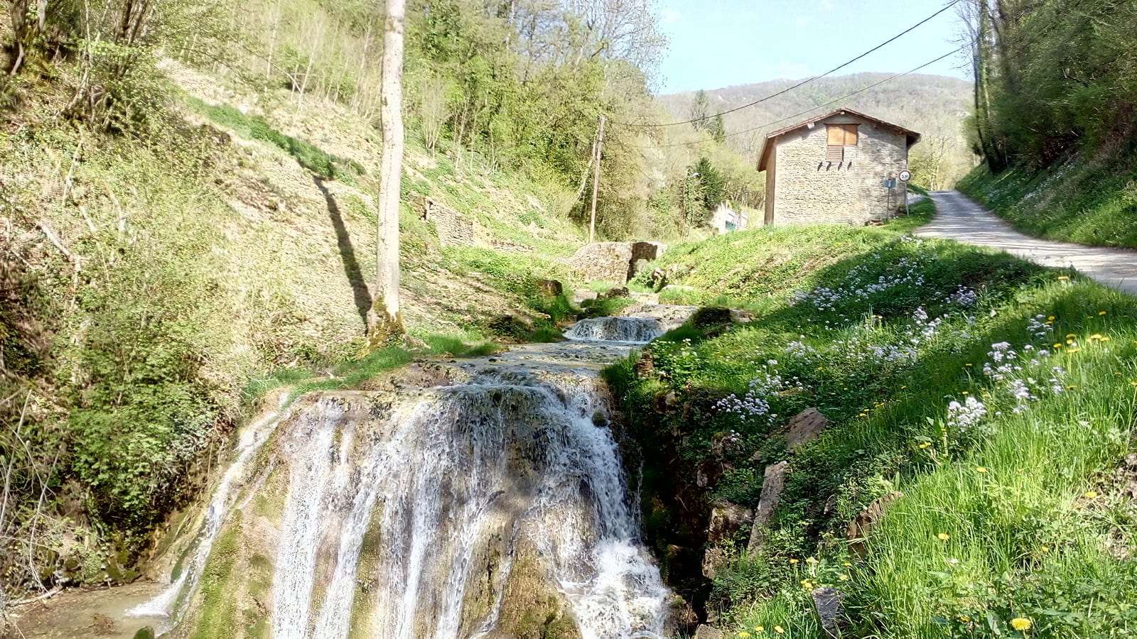 Sentier pédestre de 'Vareilles au Lac Bleu : le long du Gardon'