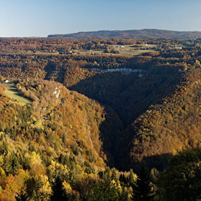 Du lac de l'Abbaye aux Gorges de la Bienne