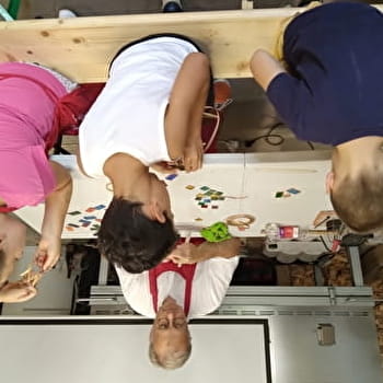 Atelier enfant : création d'un objet en vitrail avec Sébastien Dugué, maître verrier - VIEUX-CHATEAU