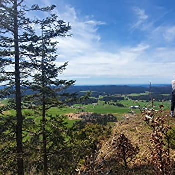 Roche Champion par le Gît du Désert - CHAPELLE-DES-BOIS