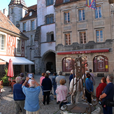 Visite guidée de Semur-en-Auxois avec Dame Sandrine
