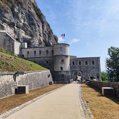 Randonnée pédestre : Fort l'Écluse au bord du Rhône