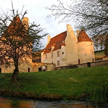 Val du Sauzay - Circuit du château et église de Corbelin - VARZY