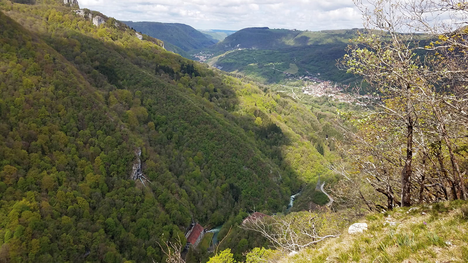 Source de la Loue et Aiguillons de Brasse