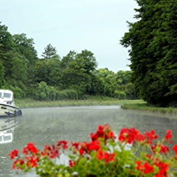 Le canal du Nivernais, une itinérance fluviale - AUXERRE