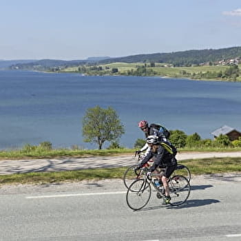 Aventure cyclo entre vallées, lacs et canyons - ORNANS