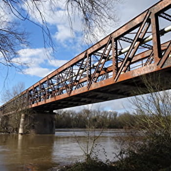 En bord de Loire entre les quais de Cosne et la ferme du Port Aubry - COSNE-COURS-SUR-LOIRE