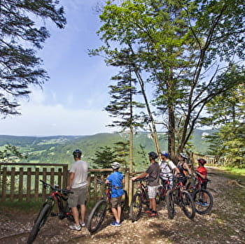 Parcours VTTAE 28 bleu - Tour des Belvédères - Espace FFC Ain Forestière - GIRON