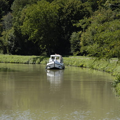 Le canal du Nivernais, une itinérance fluviale