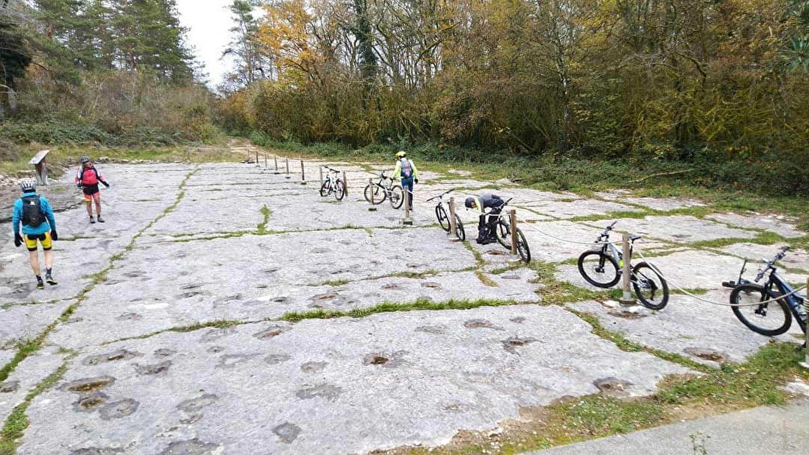 Circuit VTT n°27 (rouge) - Piste des Dinosaures - Falaise de Bérranger